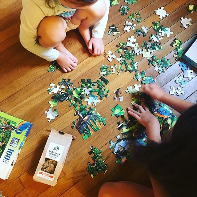 Rainy days with @ravensburgerglobal puzzles and @grandolagranola Autumn&rsquo;s Best.. #grandolagranola #healthysnacks #kidsloveit #organicsnacks #gourmetgranola #vegan #nutfree #fresh #glutenfree #organic #handmade #madebyhand #smallbatch #femaleown