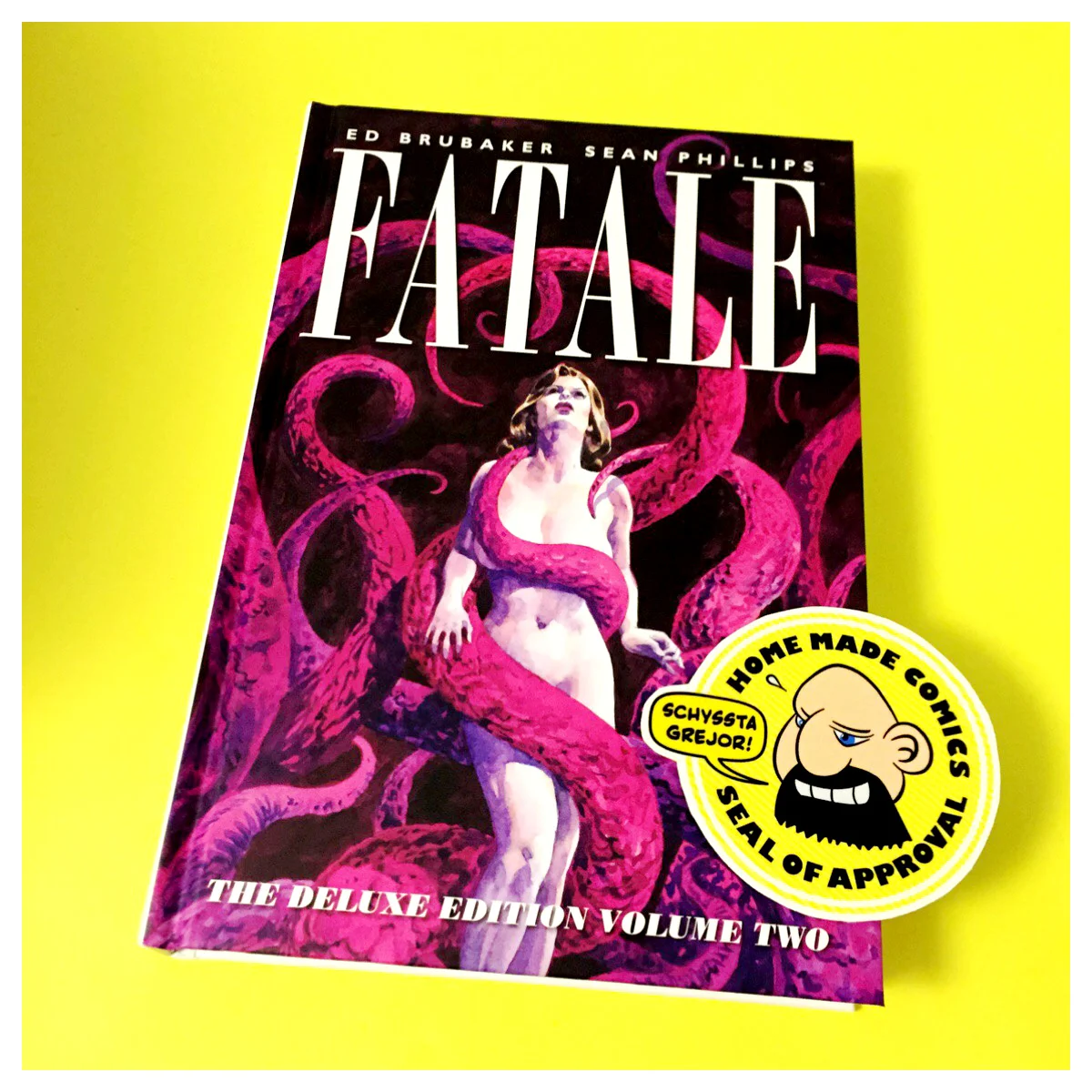 Home Made Comics Seal of Approval #180. Fatale The Deluxe Edition Volume Two av Ed Brubaker och Sean Phillips utgiven av Image 2015.