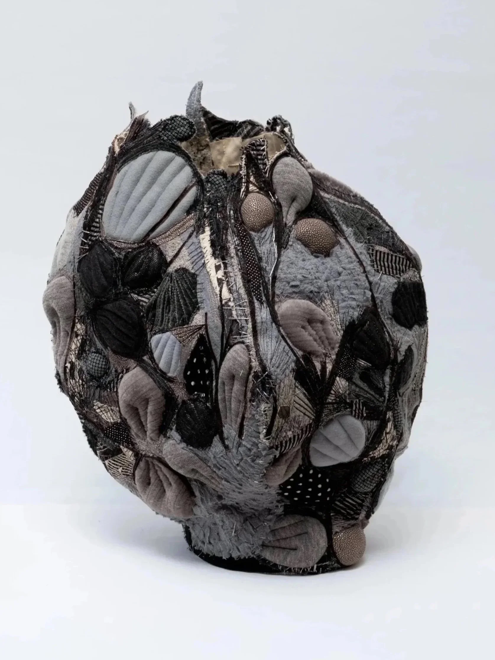 VII,  24  x  13  x 20 in.

