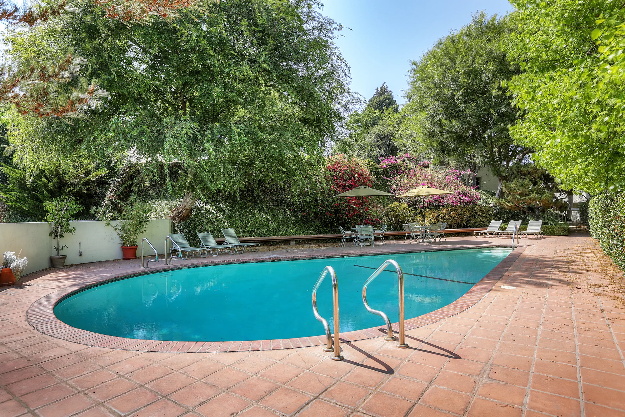 Lago_Vista_Pool.jpg