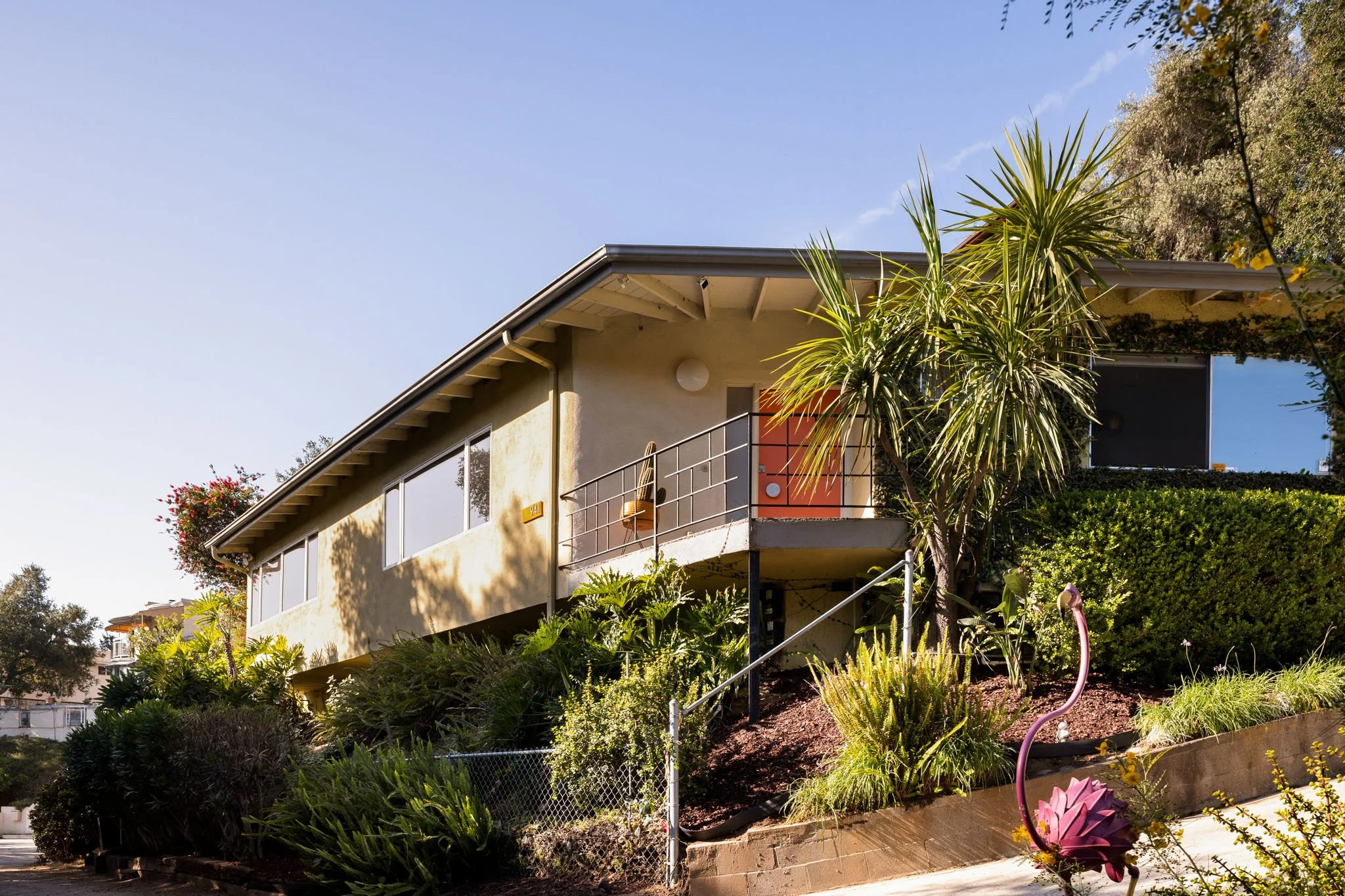 Mid-century home exterior at 941 Cavanagh Rd in Glendale’s Upper Rossmoyne neighborhood with hillside setting and mature landscaping