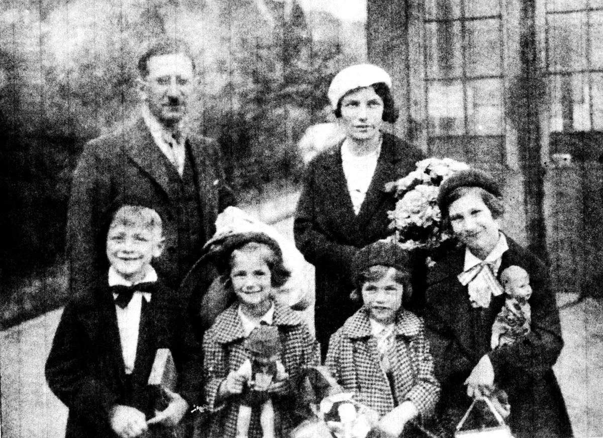 Susi Weissrock’s brother, sisters and parents, before they left Berlin in 1933. 