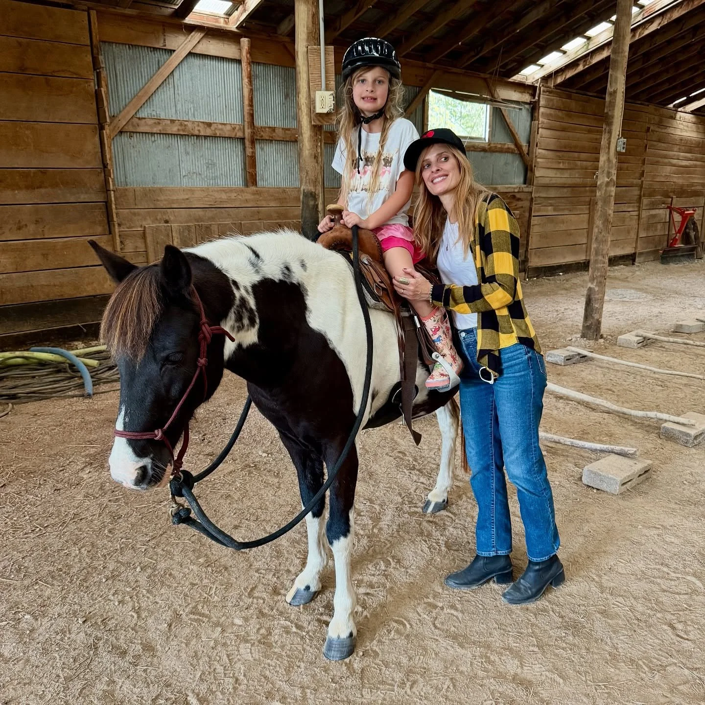 Lyric&rsquo;s first horse ride🐴