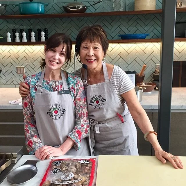 Chinese New Year almost here.
Check out our last class and menu...Chinese chicken salad, shrimp toast, crisp wontons, steamed fish, and long life noodles.
Reserve now @thecivickitchensf.com
@suzi_estelle @theannietucker @hapney @skewereddreams @micha