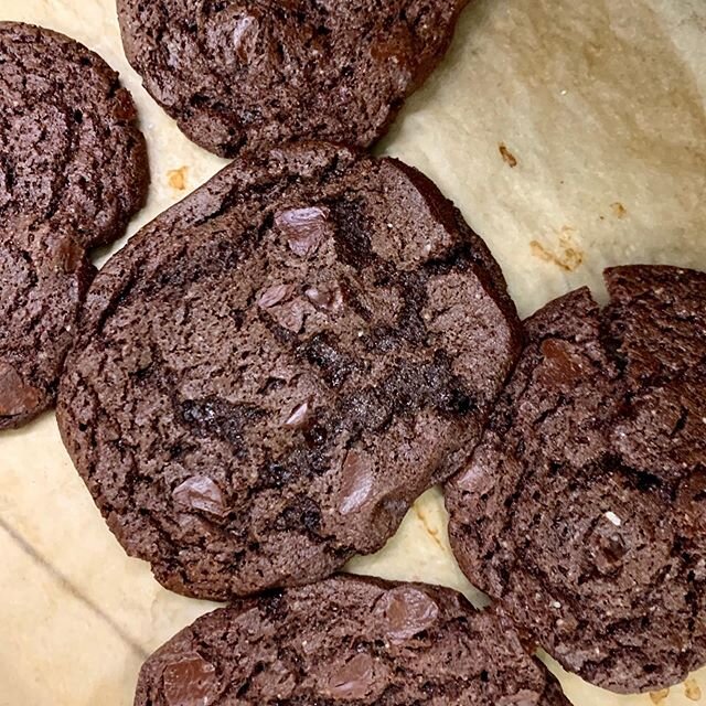 Here&rsquo;s my sweet indulgence that I want you to have. Part of being loving to ourselves and loved ones.
Yes, we are all at home and mostly in our kitchens, right?
Yesterday afternoon I remembered that I had some of this chocolate cookie dough jus