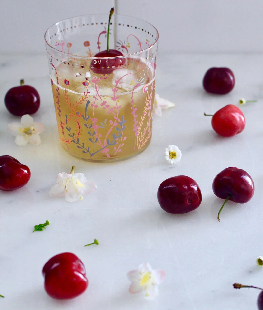 🍒one of the easiest ways to naturally sweeten your favorite sip is by adding fruit 🍉🍎 whether sliced, smashed, or pureed, the delicate flavors of fresh fruit are perfect with teas of all types. our favorite? sweet cherries 🍒 in our lily golden oo