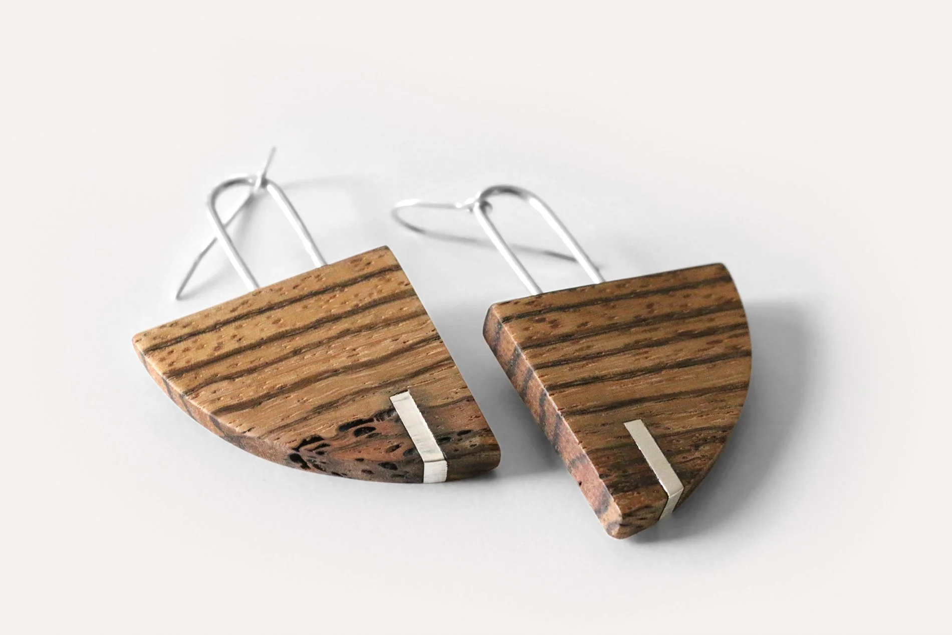 Earrings_Zebra_001_1948.jpg