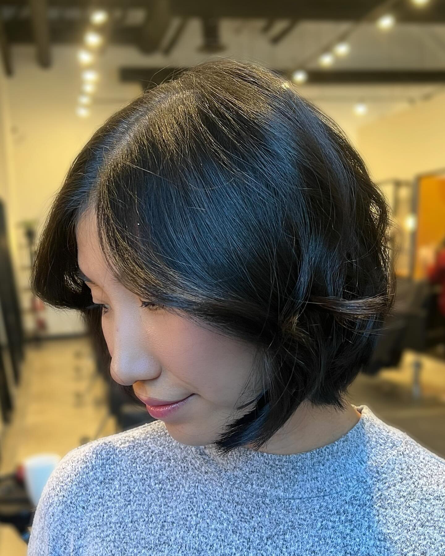 I love this bob on her! She wanted to cut 12 inches off to donate to a charity and I think the results are so flattering. Who else is ready for change? What are some ideas you&rsquo;re playing with but haven&rsquo;t pulled the trigger on? It can be s