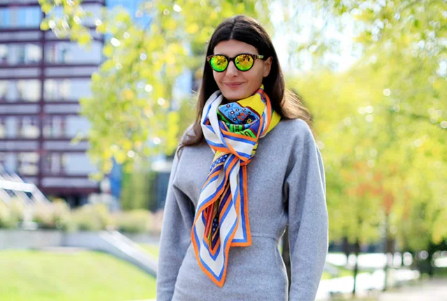 wear hermes scarf