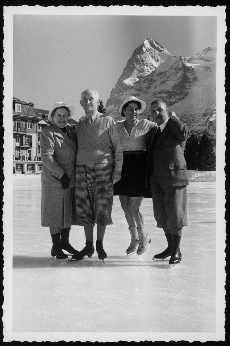 From left to right: Margrit Rupf-Wirz, Daniel-Henry Kahnweiler, unidentified woman, and Hermann Rupf in Mürren, ca. 1945. Unknown photographer, Rupf Archive, Kunstmuseum Bern.