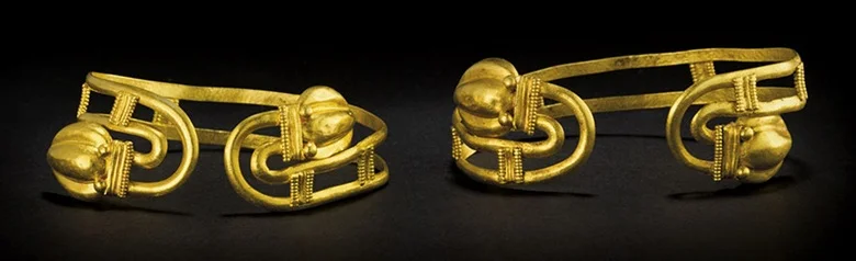 A PAIR OF GREEK GOLD BRACELETS, HELLENISTIC PERIOD, CIRCA 1ST CENTURY B.C. Larger: 2 ¾ in. (7 cm.) wide. Estimate: USD 7,000 - 9,000