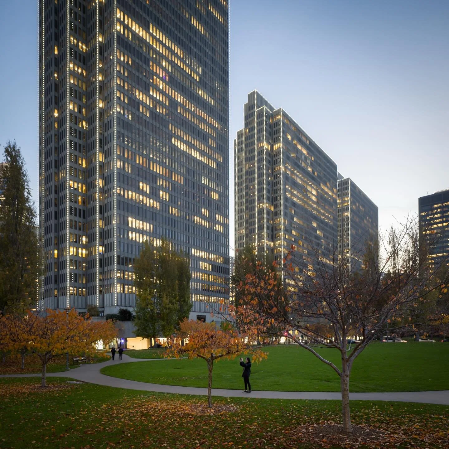 Here in the San Francisco Bay Area we are spoiled. We are surrounded by the most stunning nature and architecture to be found anywhere in the world, grounded in unique history.

The @embarcaderoctr in San Francisco by architect @portmanarchitects rem