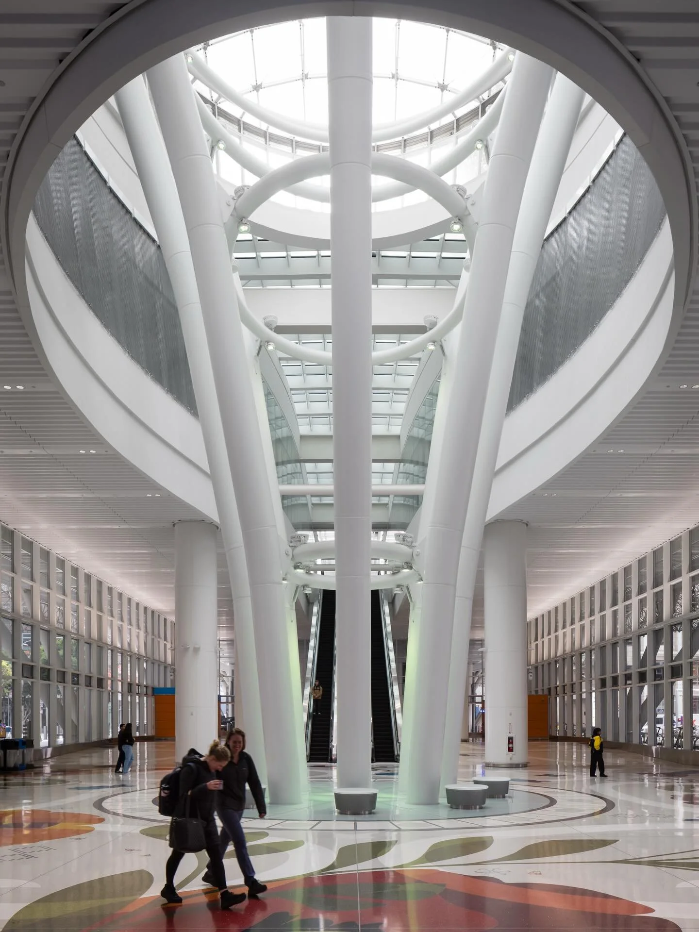 A couple views of the massive @salesforce Transit Center and, above it, Salesforce Park, still barely behind to convey the scale of this huge and imaginative project designed by @pelliclarkeandpartners and opened in 2018. Underground tunnels for addi