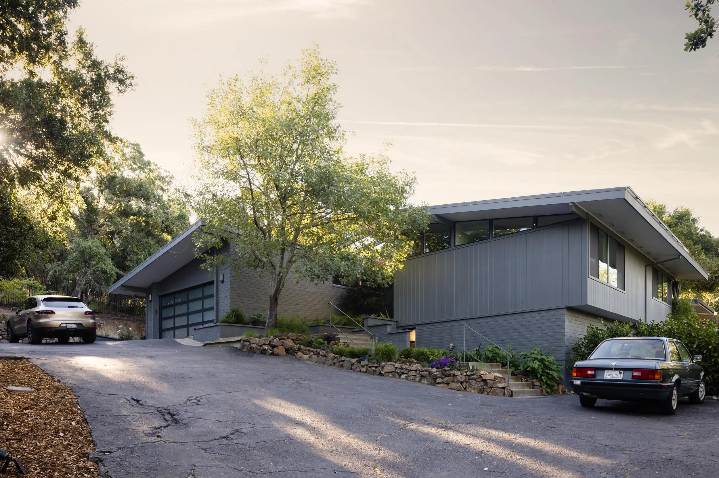 Recent work for @sonomarealestate @sir.norcal. We got a bit skunked on morning sunshine, but brought some of our own. I do love shooting midcentury architecture&hellip;

#midcentury 
#residentialdesign 
#architecturalphotography