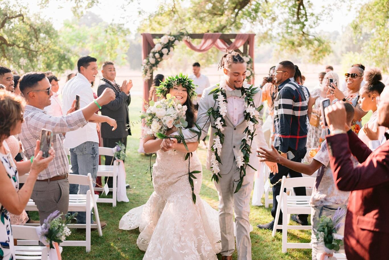 Congratulations Mr. &amp; Mrs. Anderson! Here are a few sneak peeks from your precious day! P.S. Aloha 🤙