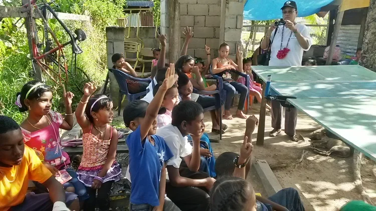 Children of Meten-Meer-Zorg participating in an activity led by a Guyana Foundation volunteer. 