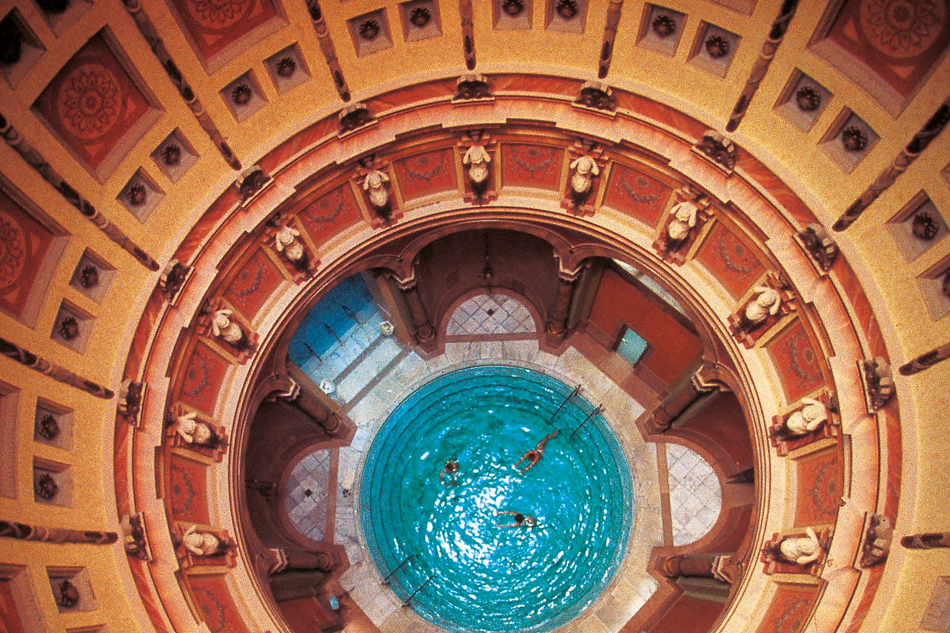 Looking down on the central bath. Image courtesy of Carasana