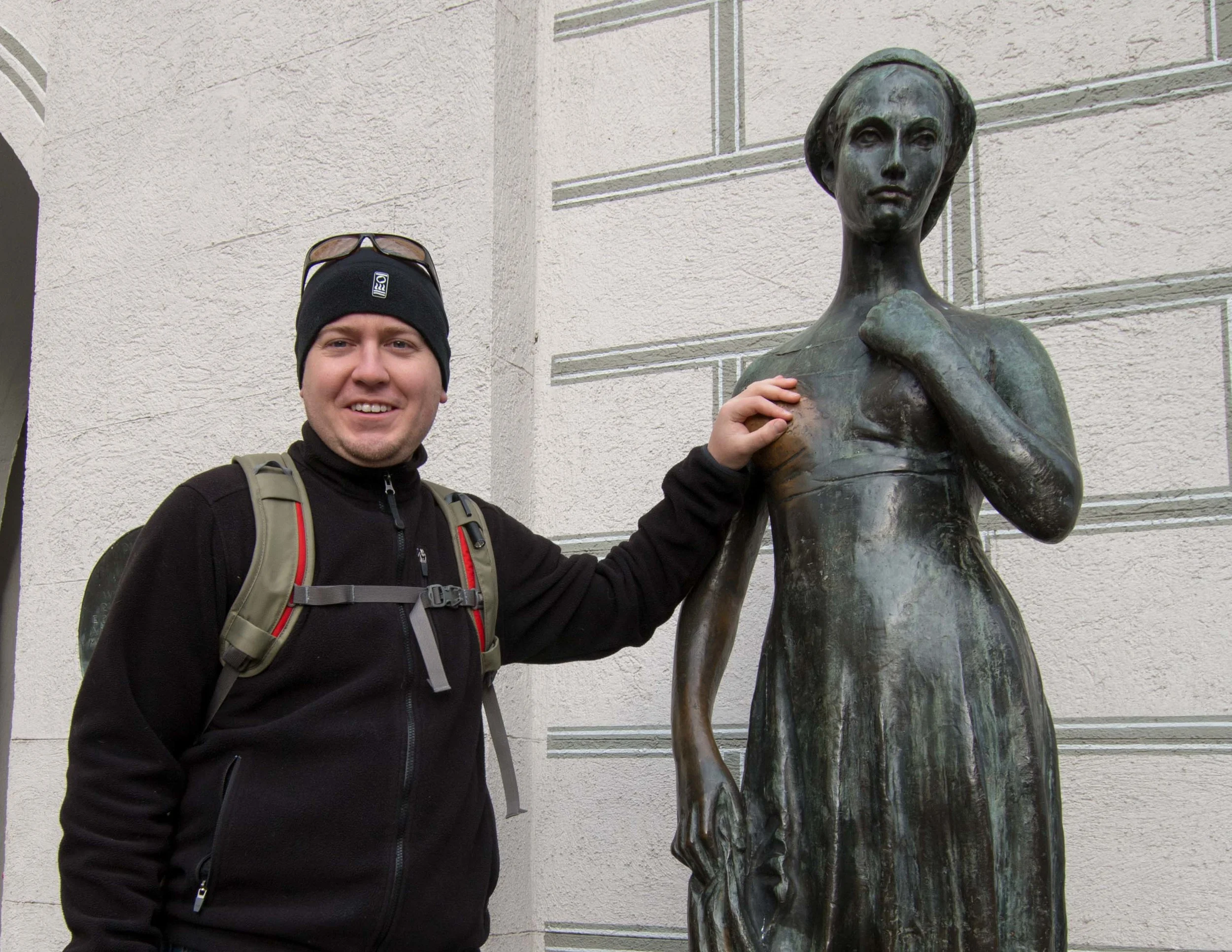 Aaron touching Juliet's left breast because.....tradition.