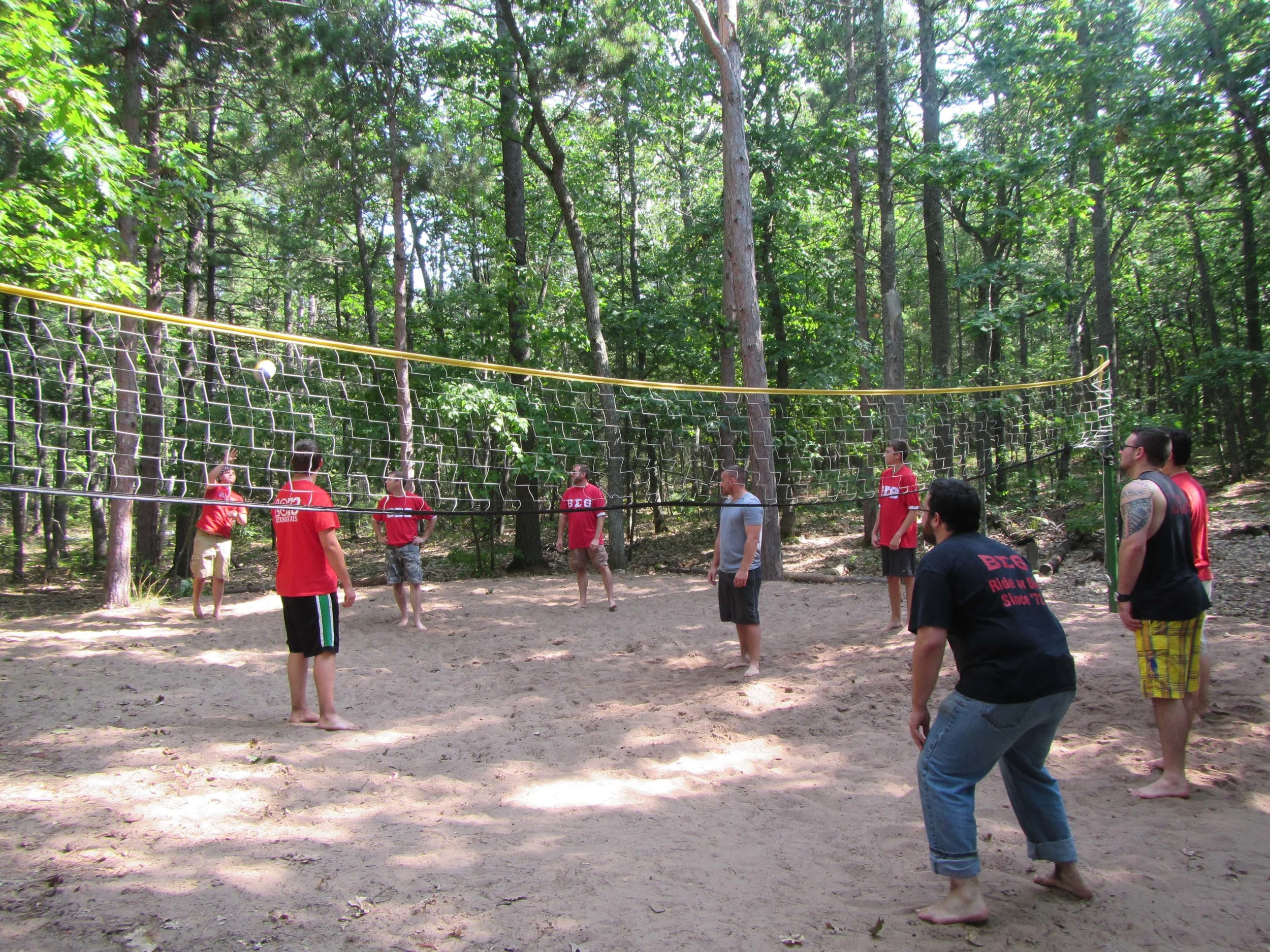 Bet Sigs playing volleyball at their picnic