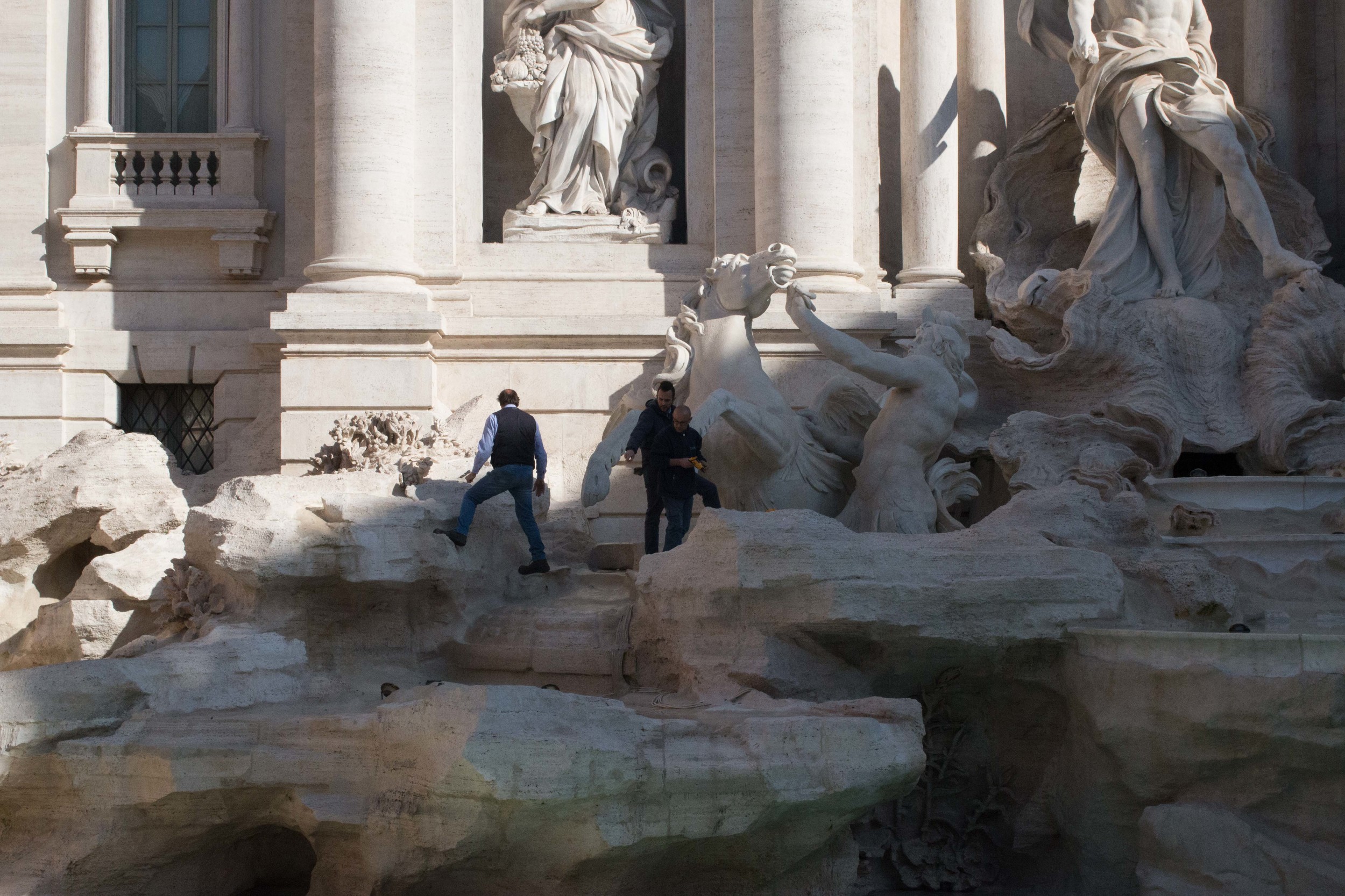 The rocks were mined from the Tiber river for use in the fountain