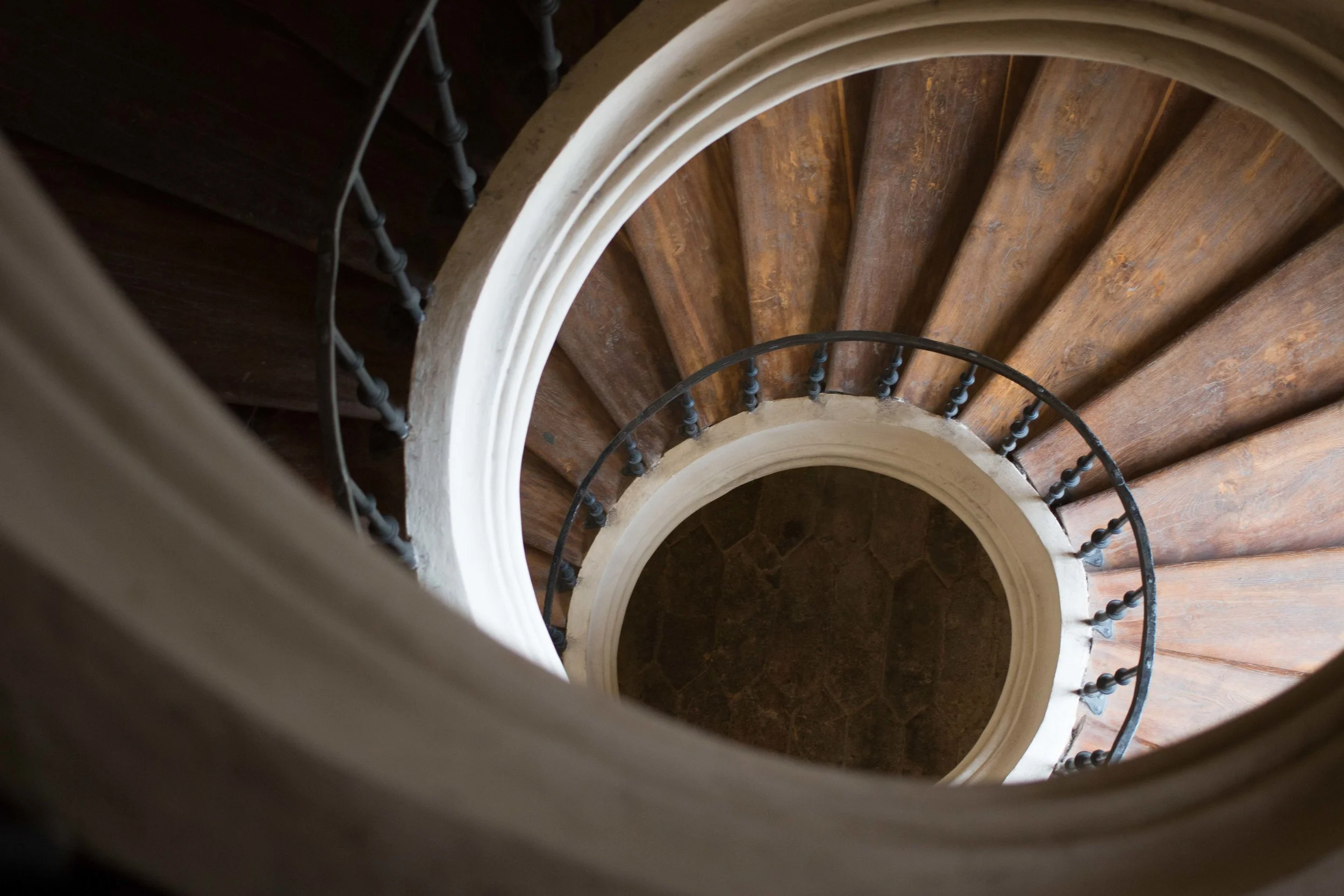 A SPIRAL staircase without a center SUPPORT
