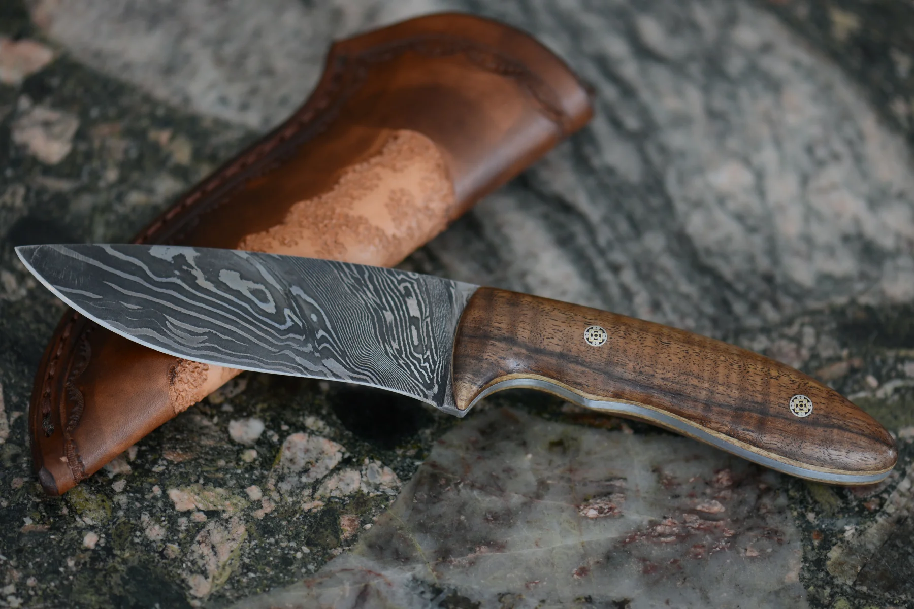 Knife walnut.jpg