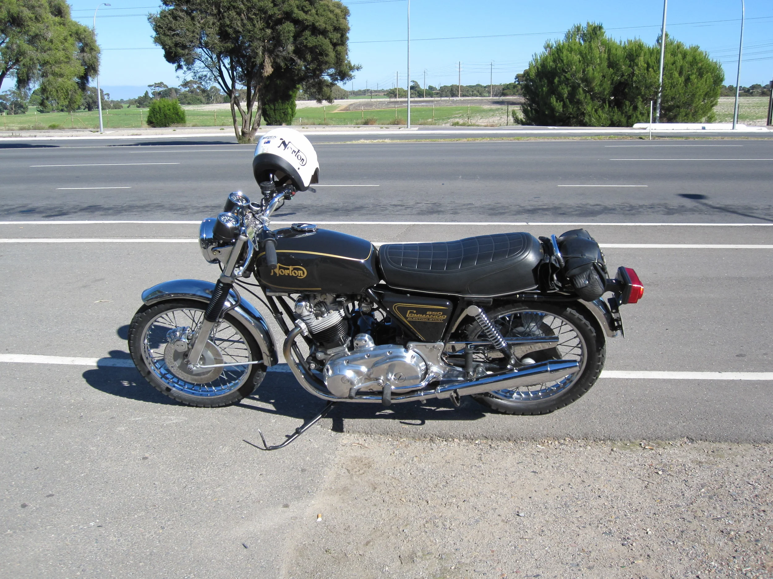 2011 Dec 'Southern' Meet at O'Halloran Hill