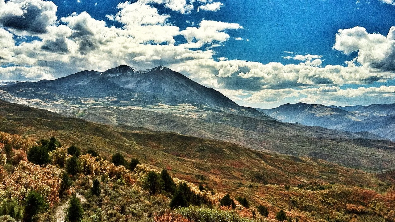 Fall Bliss
On top of the Crown, Prince Creek trails, Sopris in back, Fall colors going off. A very satisfying solo ride today. You can make out a little bit of the trail in the lower left.
