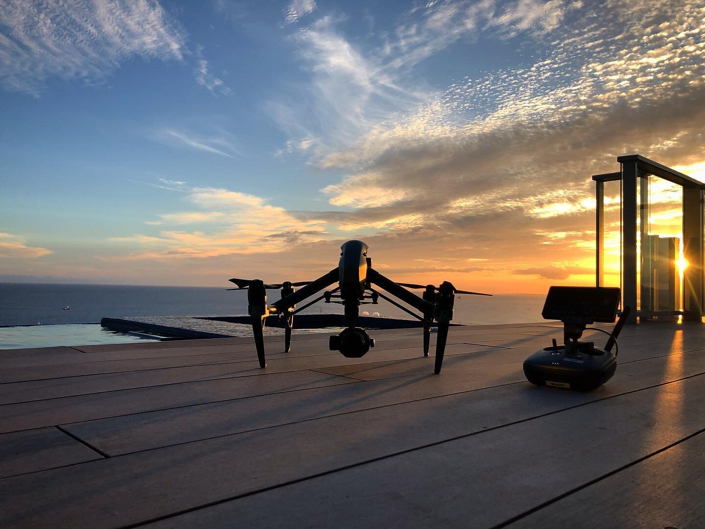 Gorgeous sunset in the islands!! #sunset #hawaii #gabedlp #dlpaerials #djiinspire2 #aerialcinematography #droneteam #setlife #dp #directorofphotography #drone