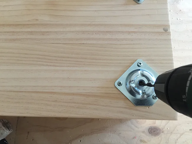 14 Attach angled leg plate.jpg