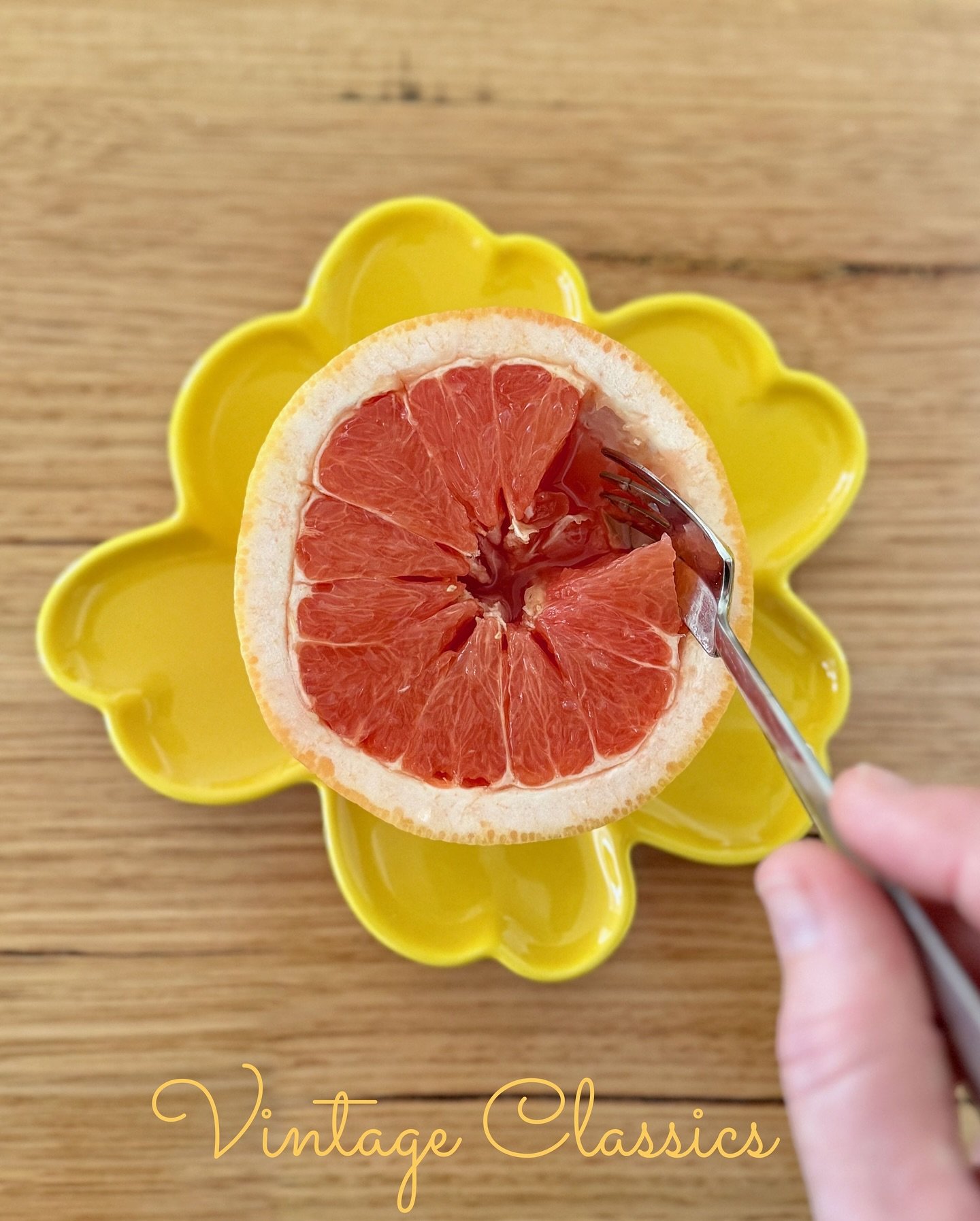 Are you familiar with Splayds? I&rsquo;m using one here to slurp grapefruit from a Marimekko plate...⁠ ⁠
🥄 They&rsquo;re an Aussie invention combining the function of a knife, fork and spoon. Also called sporfs or buffet forks.⁠
🍴 The name apparent