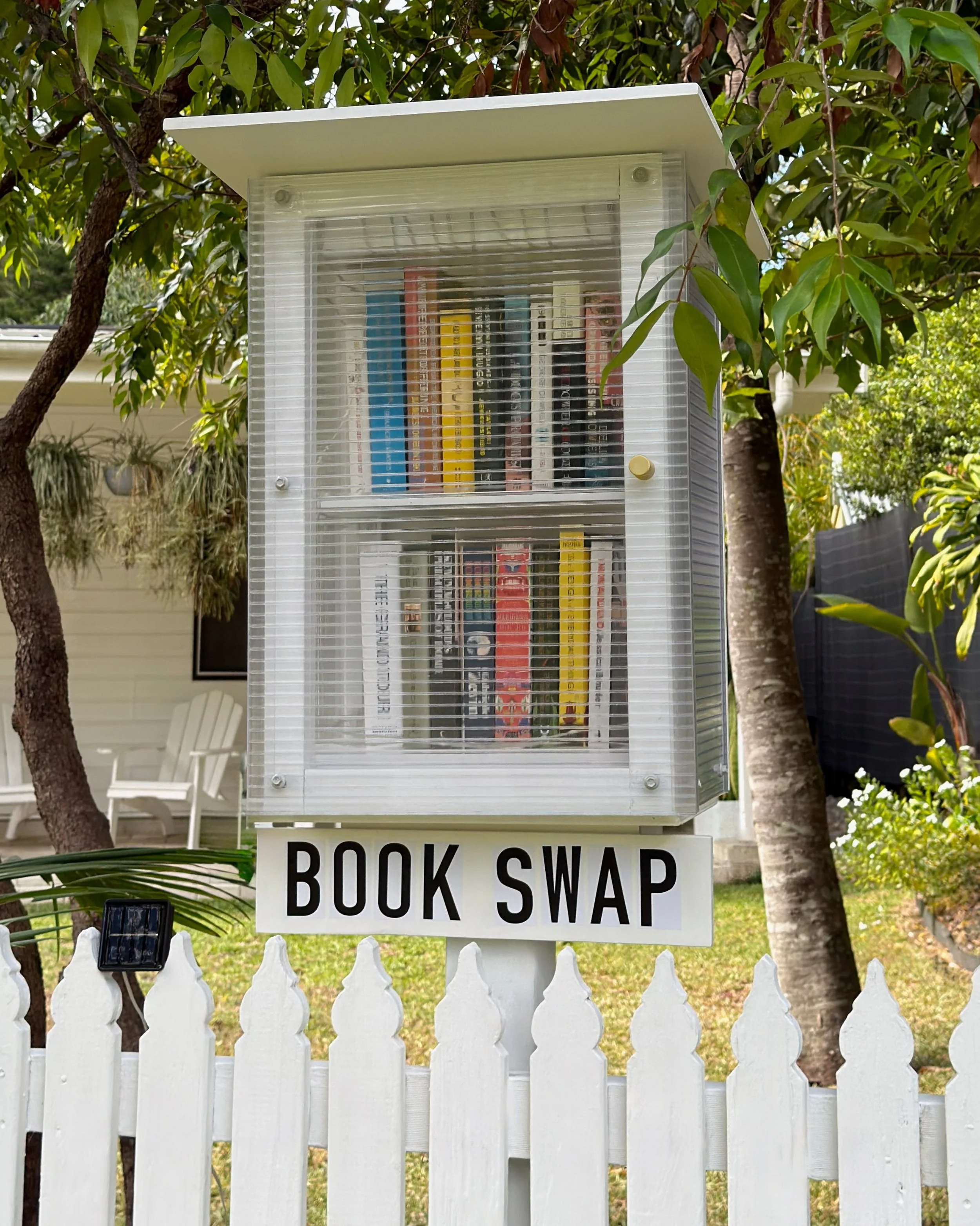 When @bunnings magazine said &lsquo;Build a street library and make it glow!&rsquo;
But also...⁠
&bull; ensure the books stay dry⁠
&bull; protect from the elements, including hail⁠
&bull; make it clear so readers can see inside⁠
&bull; ensure the doo