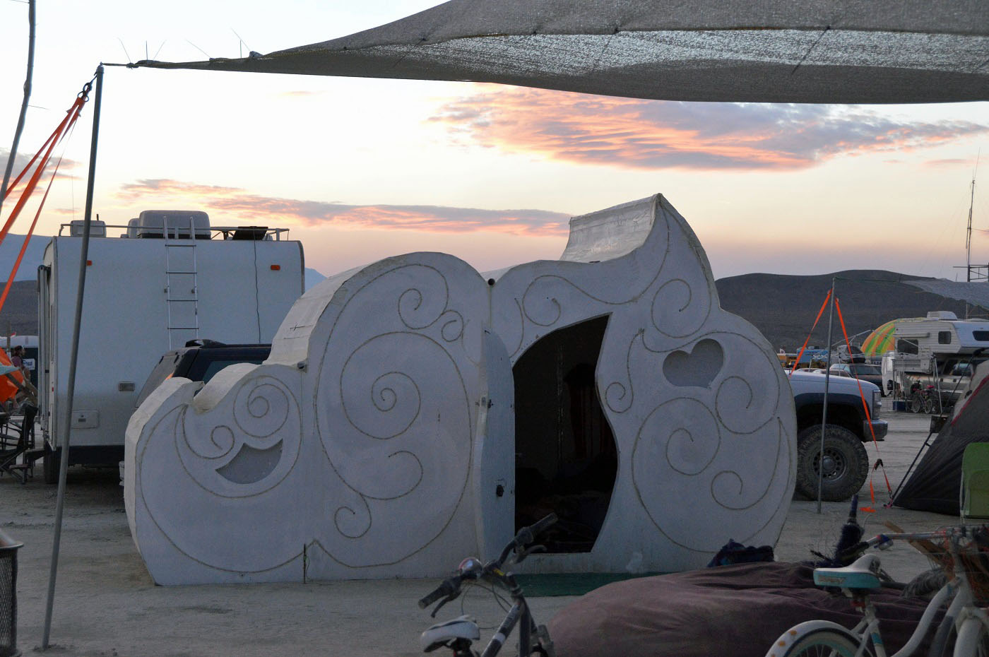 Cloud (Extruded) on playa