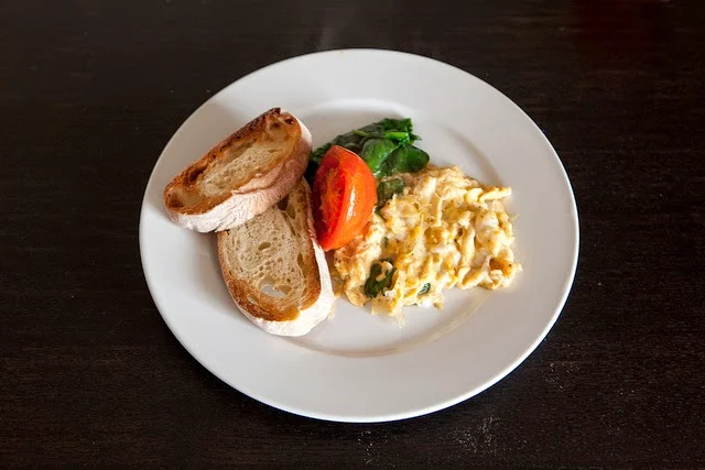 An Easy To Make, Healthy and Protein Rich Breakfast: Spinach and Feta Scramble