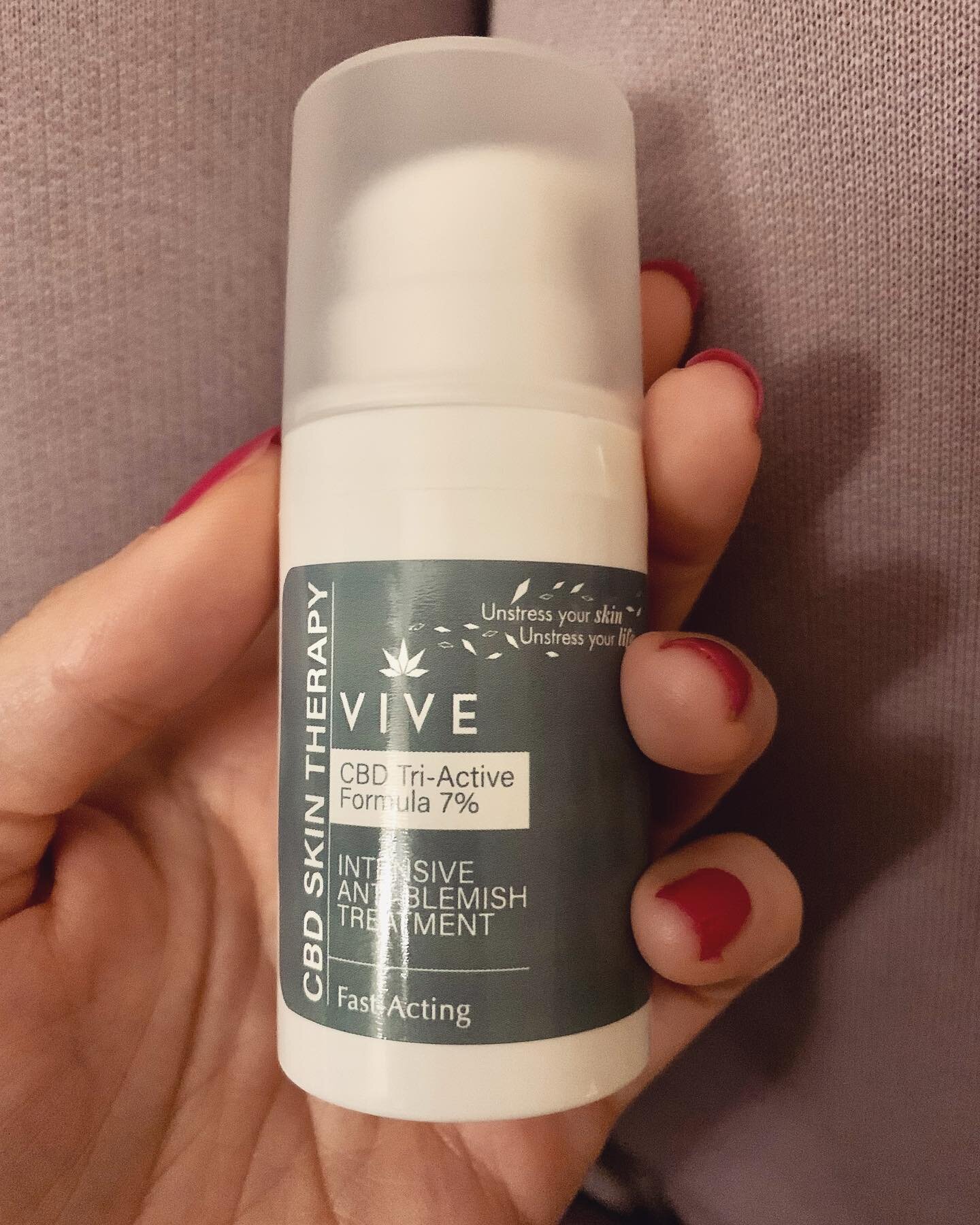 🤩 Weekend CBD product shout out 🤩

Intensive Anti-Blemish Treatment from @vivemybeauty 

Sorry guys, I&rsquo;m afraid this one is &pound;&pound;&pound; (&pound;60 😬 I only check prices after testing&hellip;) but it works! And to be fair, will last