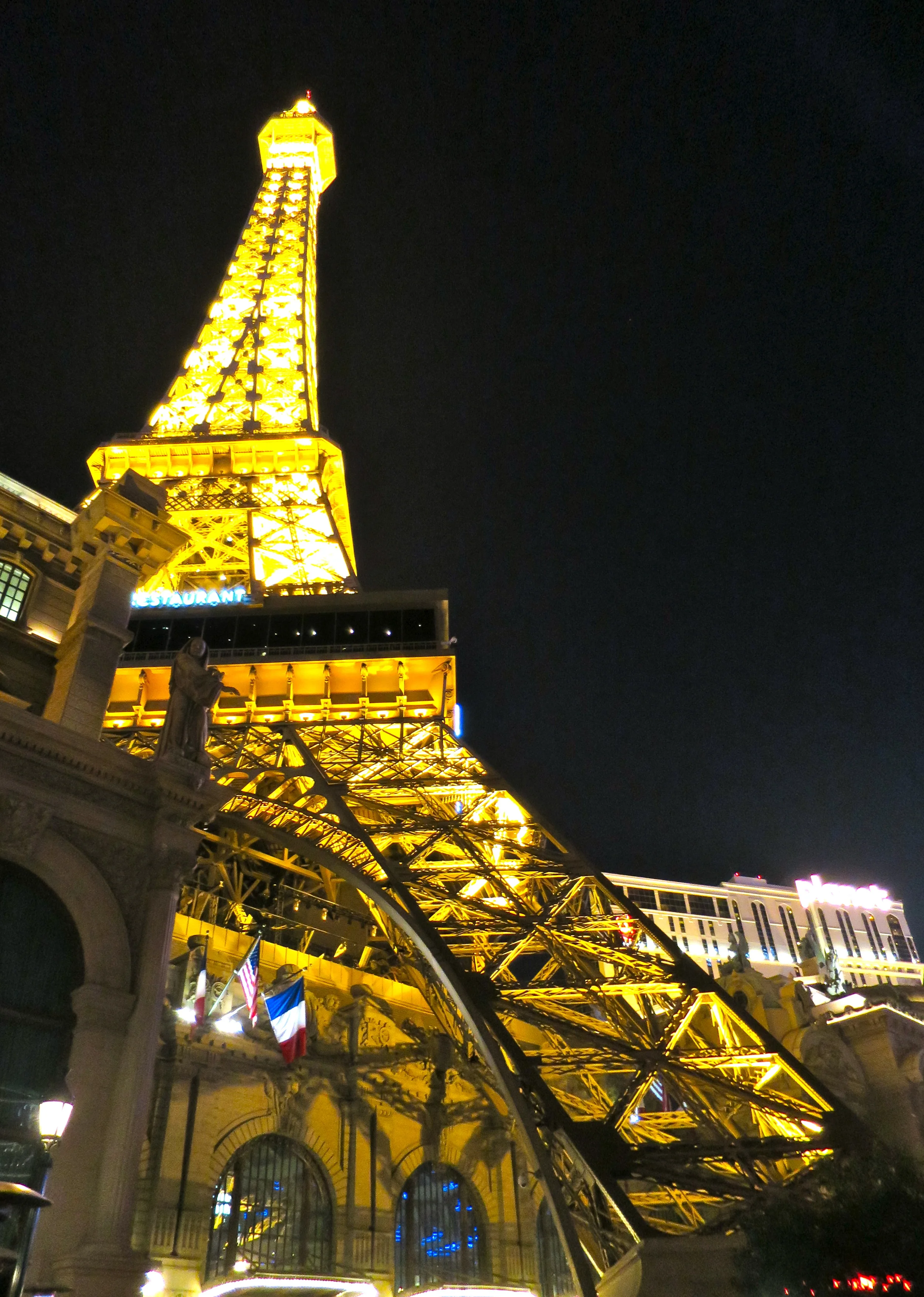 Paris? No Vegas!