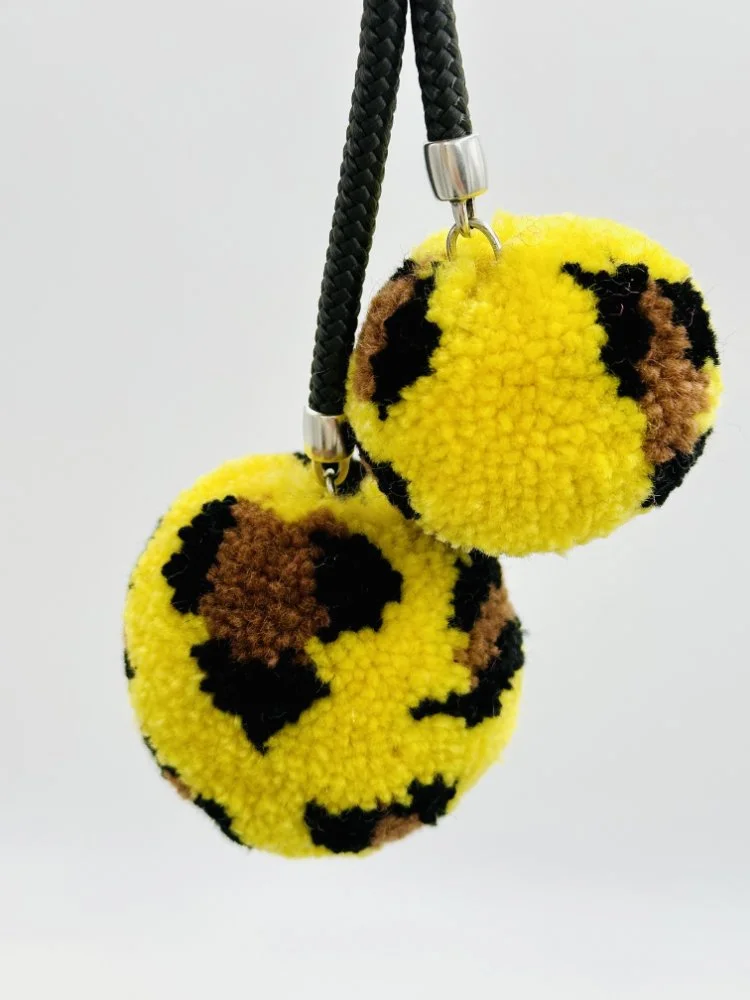 2Leo S yellowCU .jpg