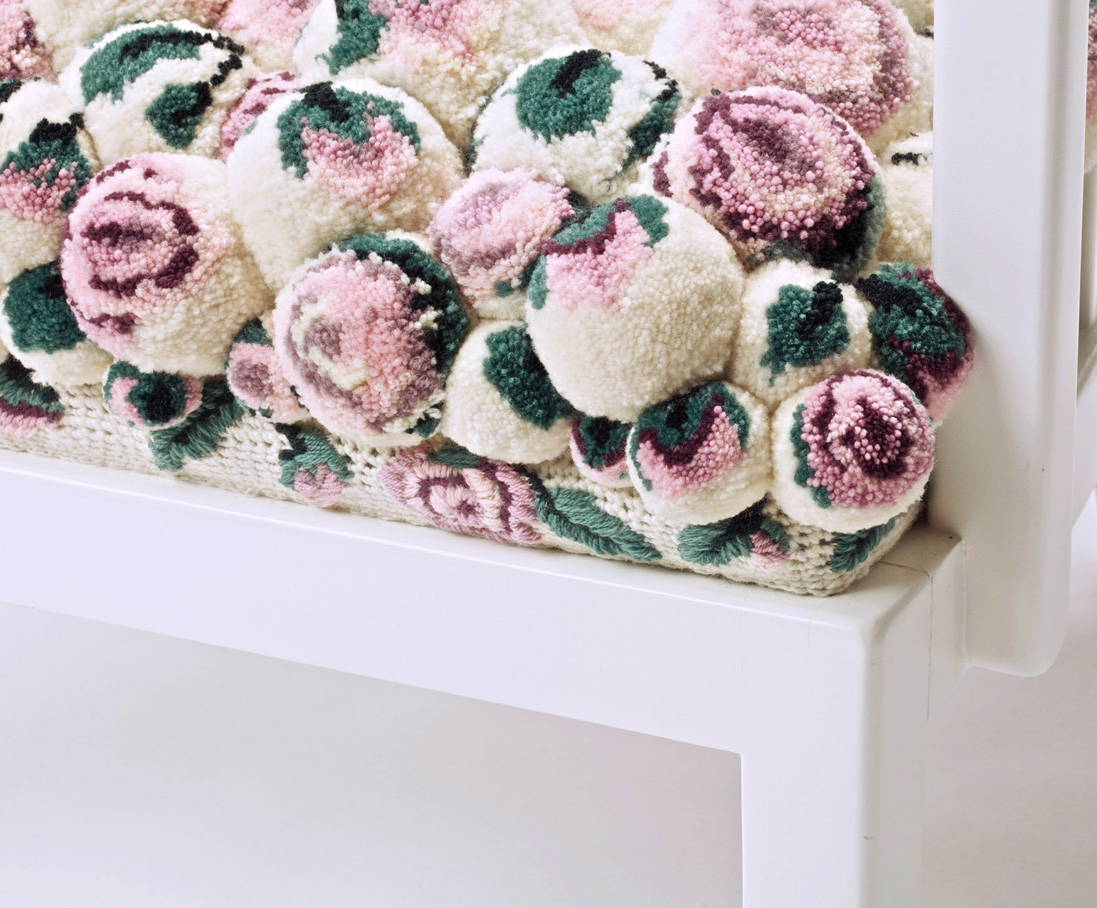 MYK-Pompon Chair No 2.1. -seating detail