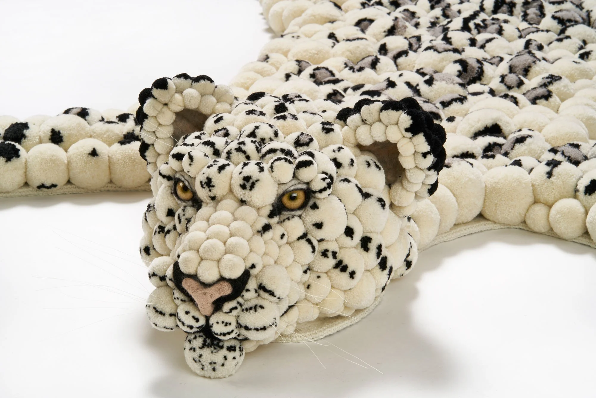 Pompon Snow Leopard head side