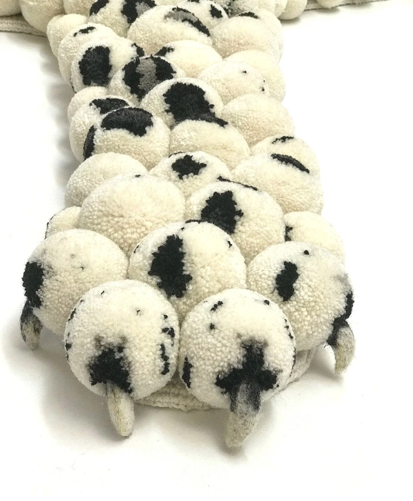 Pompon Snow Leopard claw