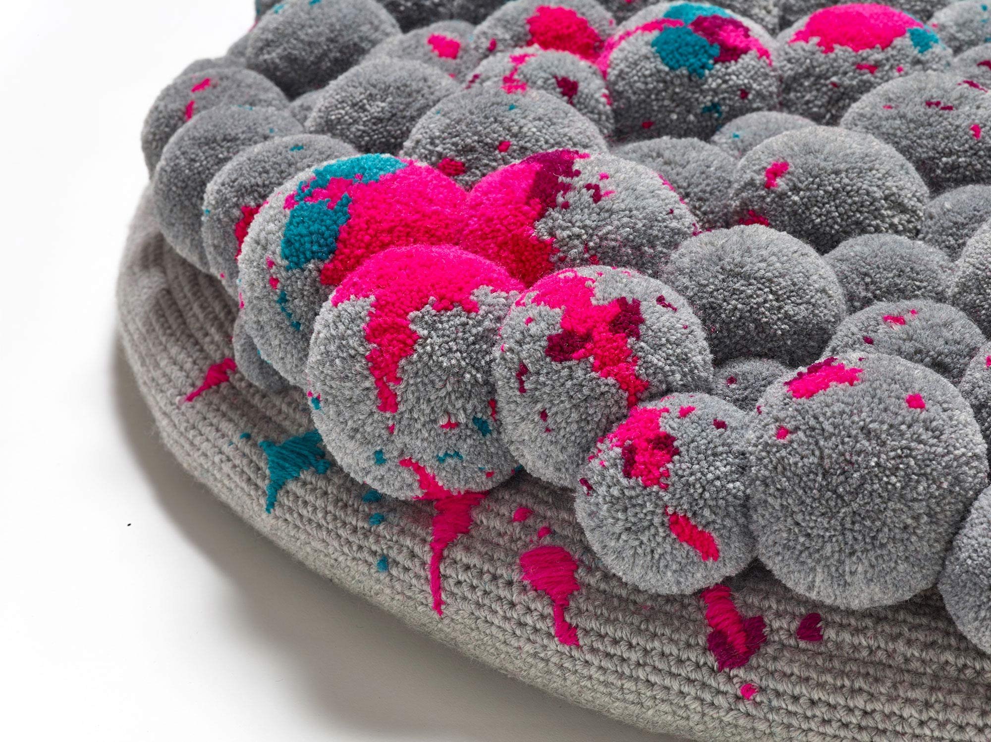 Pompon floor cushion splashes detail-2