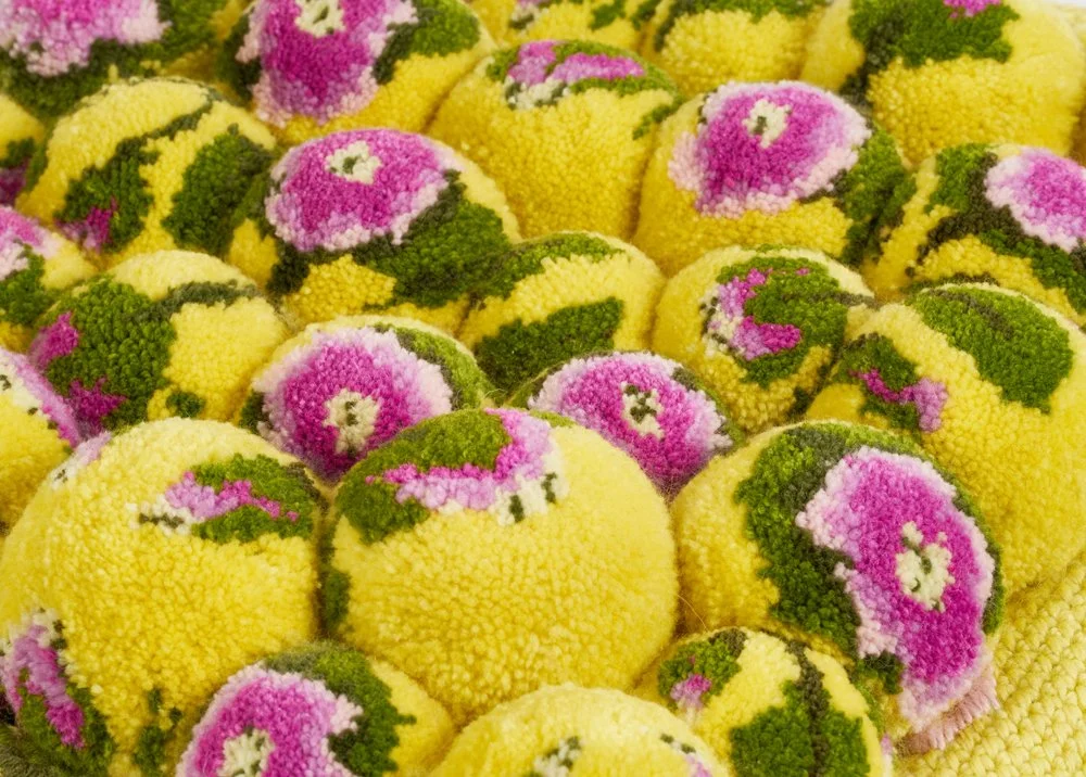 Pompon chair detail blossom yellow