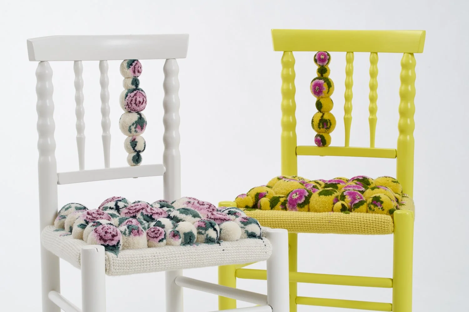 Pompon chairs blossom white-yellow