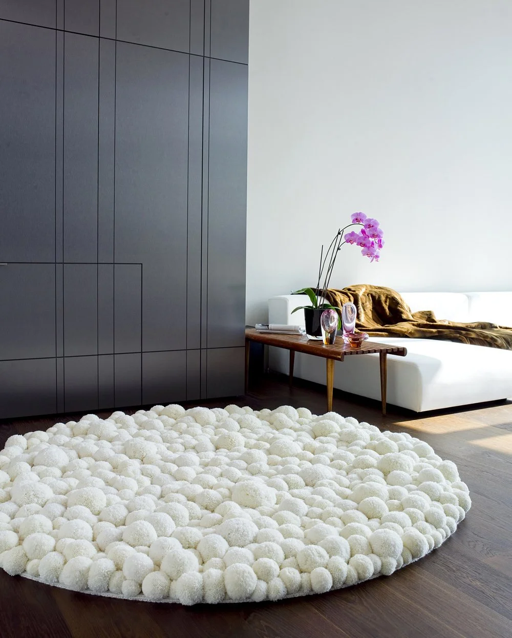 Pompon carpet white 2