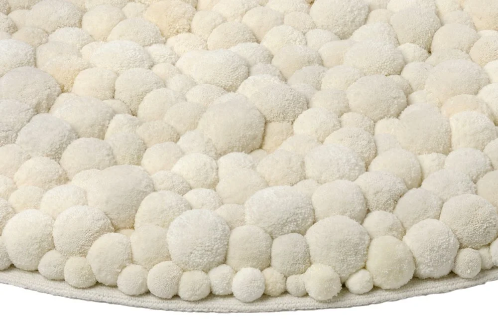 Pompon carpet white detail