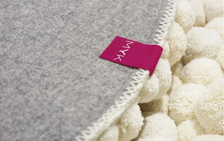 Pompon carpet white detail back
