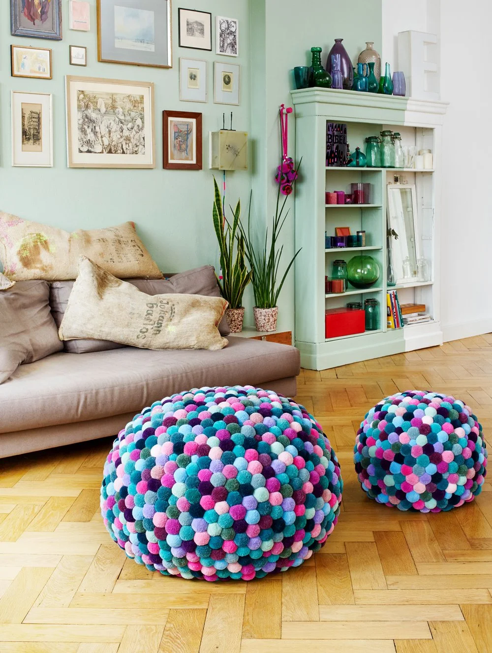 Pompon Pouf palemulti- size-SL-image