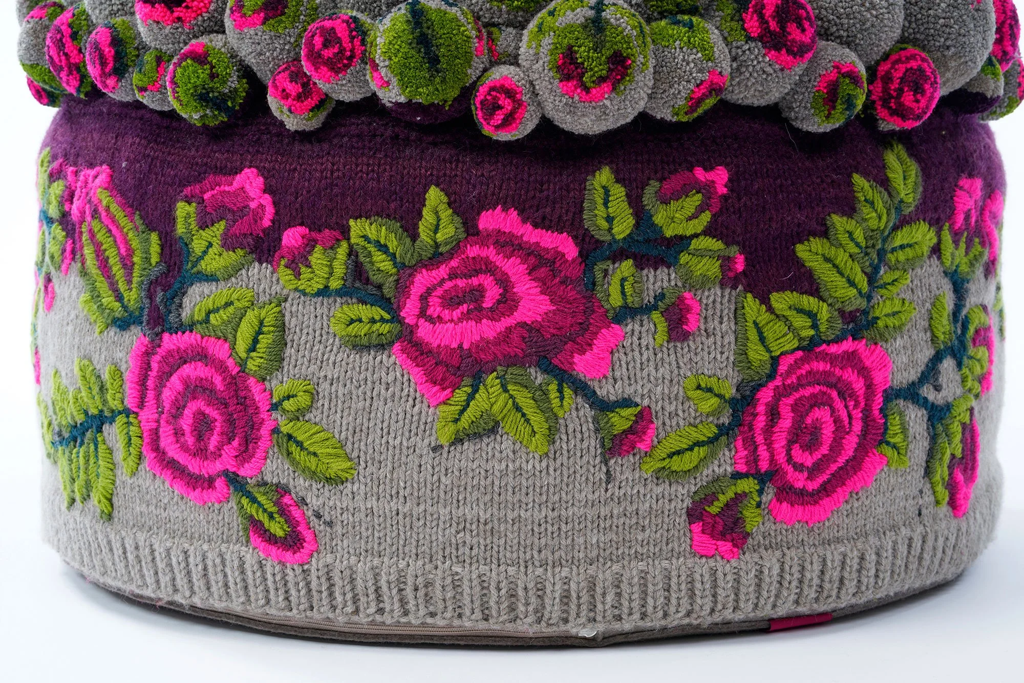 Pouf roses -embroidery