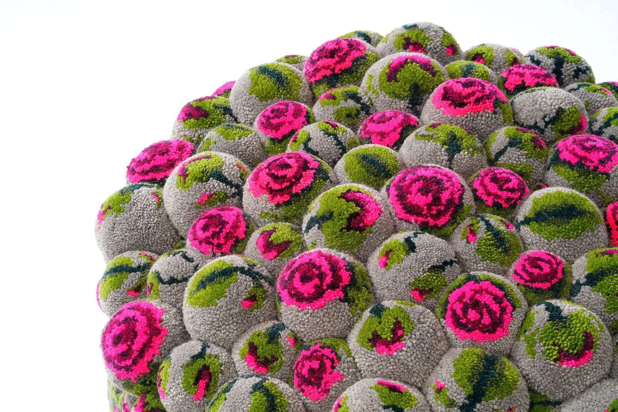 Pouf roses -closeup-pompon1