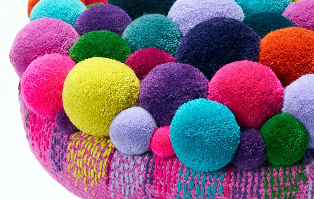 pompon stool haipin detail1